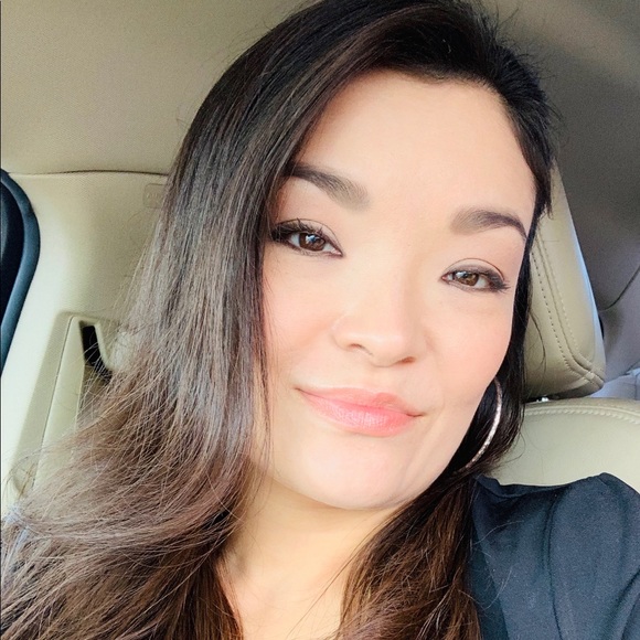 Meet your Posher, Nicole - Picture 3 of 3